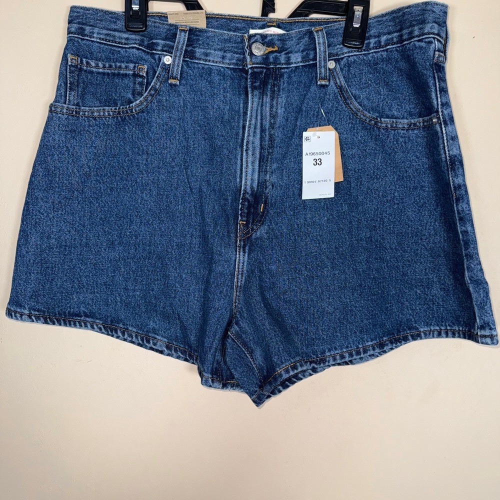 Levi's High Waisted Mom Shorts Women's 33 Medium Wash 2.5in A19650045 NWT